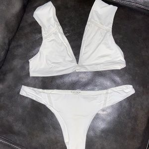 Brand new soft Tavik women’s M swim set.